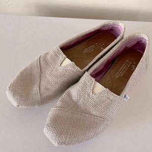TOMS a beautiful pearlescent lavender color on a soft burlap.